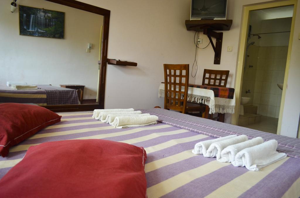Yoho Mount Waves Hotel Colombo Bilik gambar