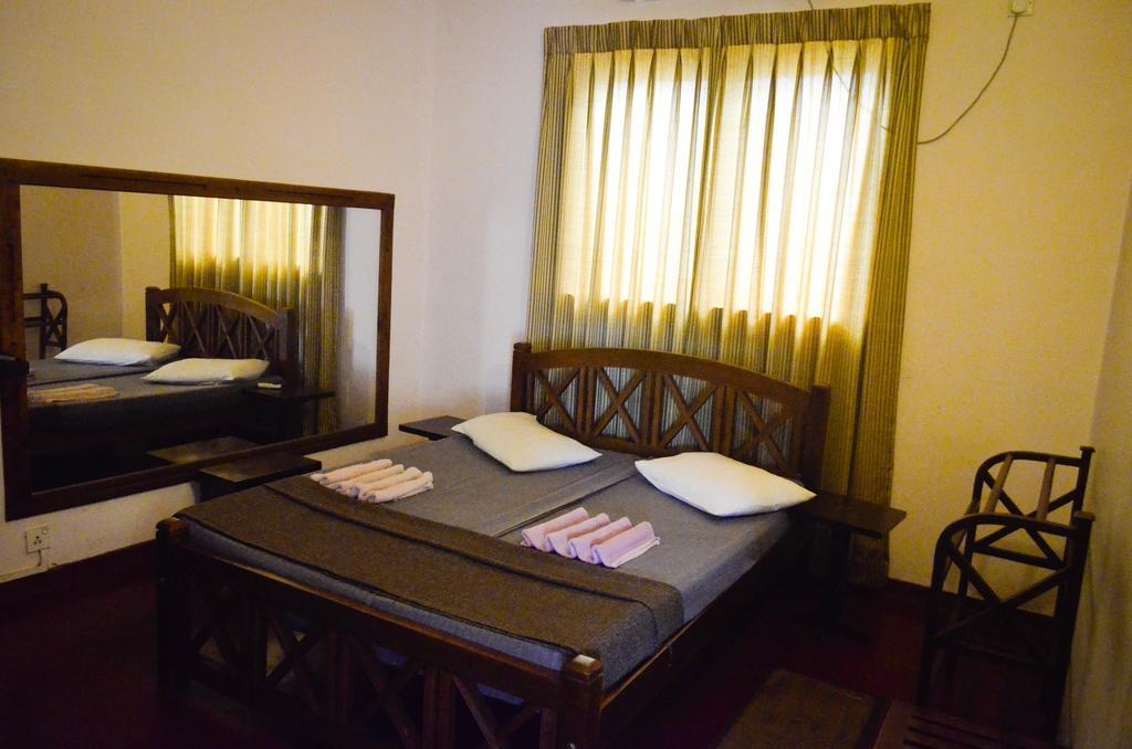 Yoho Mount Waves Hotel Colombo Bilik gambar